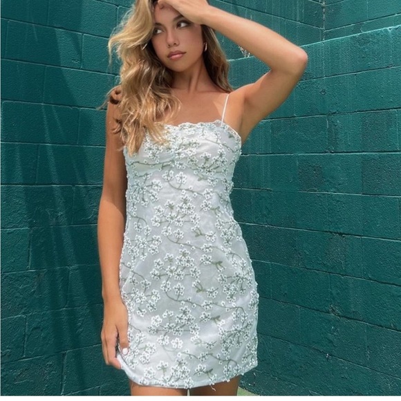 12th Tribe Croatian Coast White Floral Mini Dress Womens Size Large Open Back - Picture 1 of 7